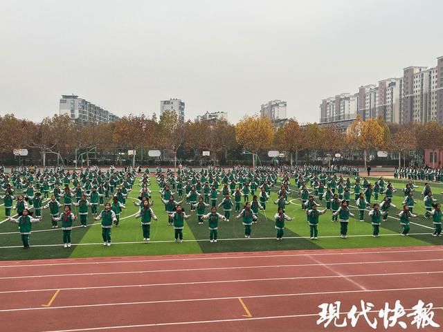 中小学体育课如何“天天见”？在江苏看见体育竞技宝JJB入口活动加“宿”度(图1)