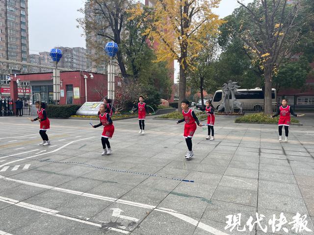 中小学体育课如何“天天见”？在江苏看见体育竞技宝JJB入口活动加“宿”度(图2)