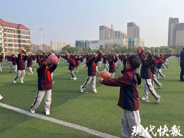中小学体育课如何“天天见”？在江苏看见体育竞技宝JJB入口活动加“宿”度(图4)