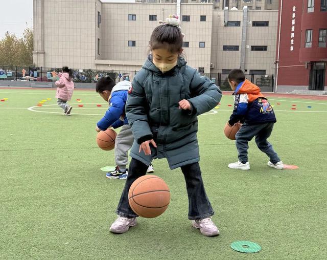 西安市浐灞十六小：体育与多学科碰撞竞技宝JJB网址一场别开生面的体育跨学科融合展示课(图5)