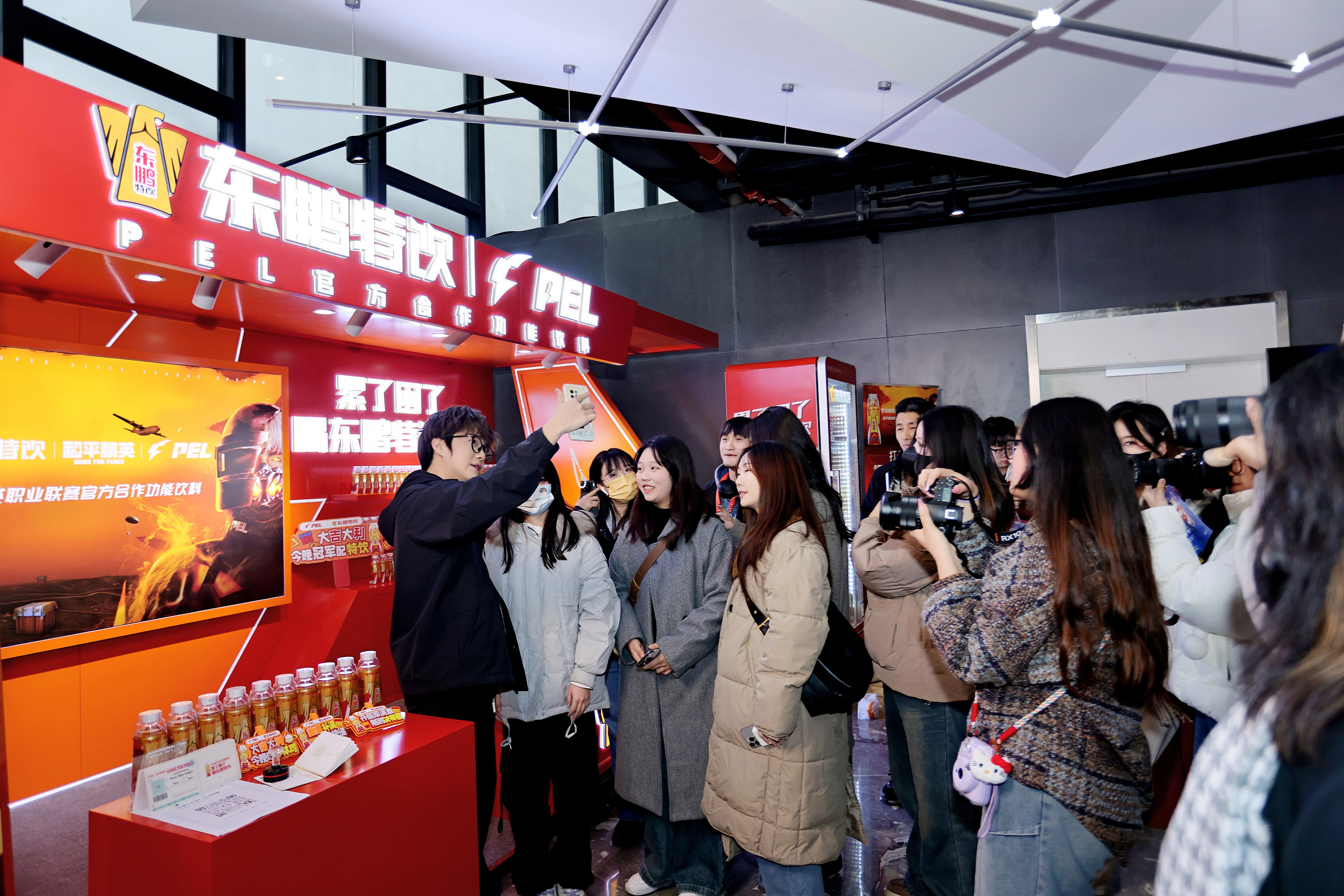 竞技宝JJB平台首度携手和平精英东鹏特饮电竞能量再扩圈(图3)