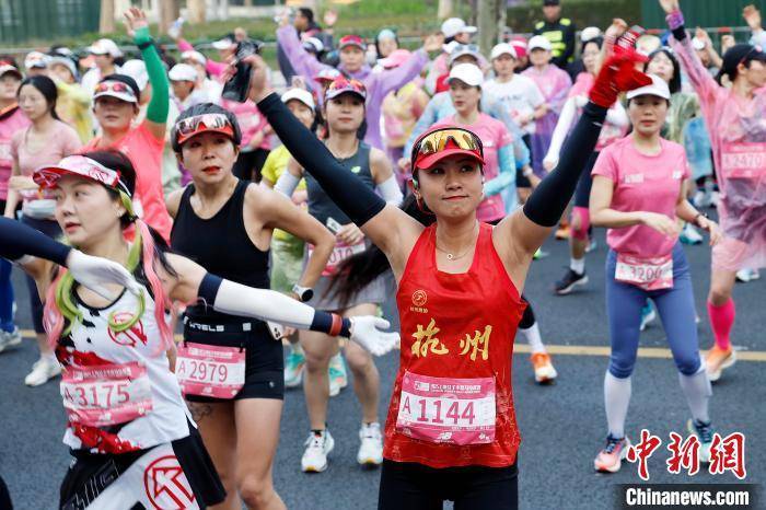 竞技宝JJBapp2025上海女子半程马拉松赛开跑(图1)