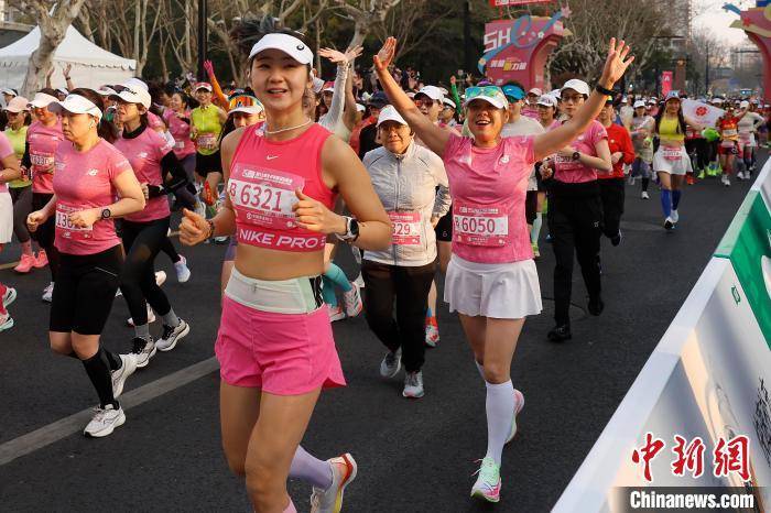 竞技宝JJBapp2025上海女子半程马拉松赛开跑(图8)