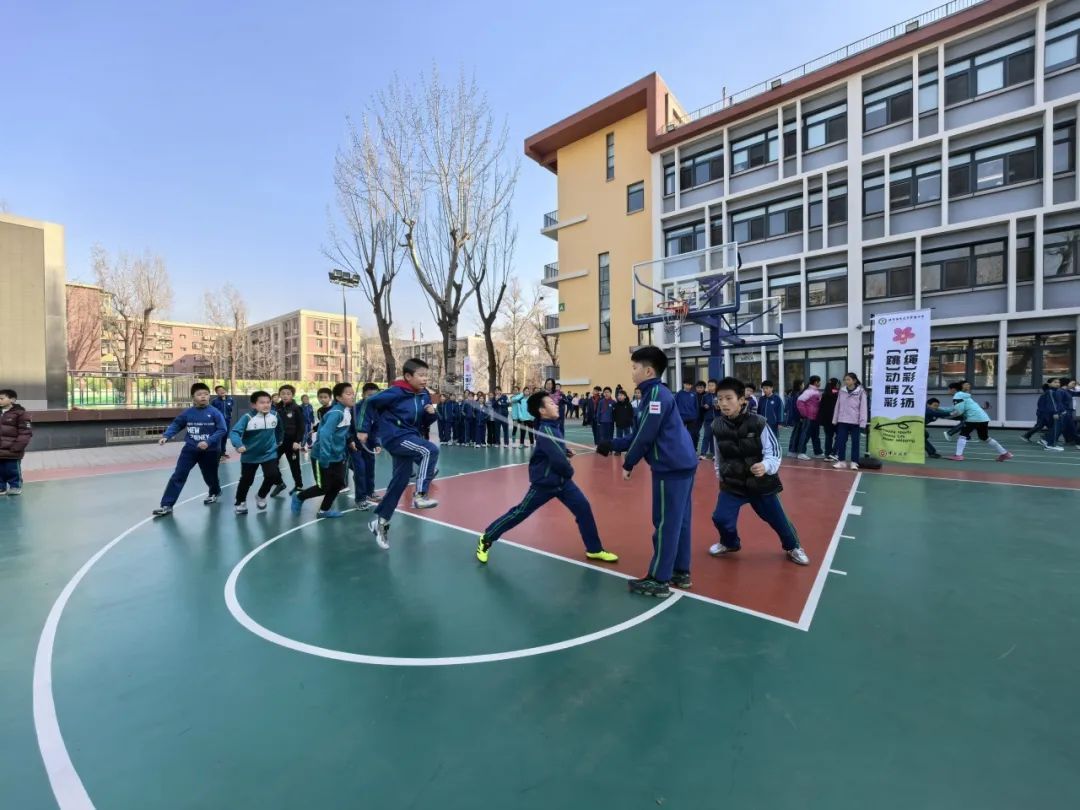 各地竞技宝JJB中小学改进体育教育：让年轻一代在运动中强意志健身心(图1)